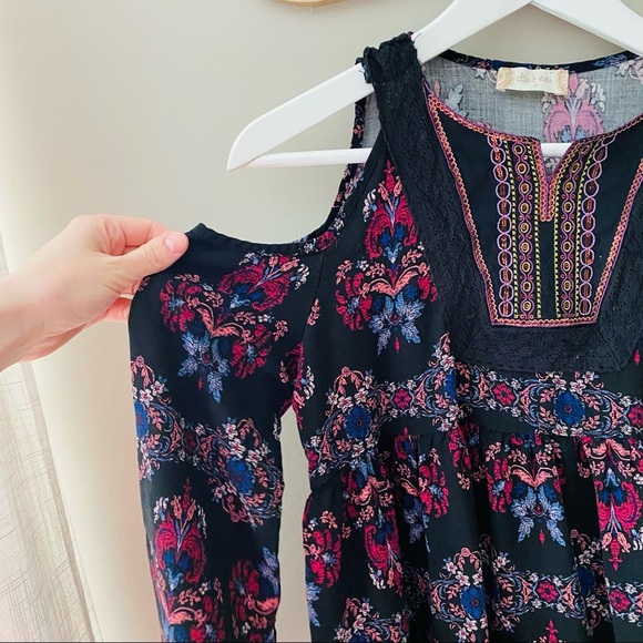 Altar'd State Cold Shoulder Top Sz Small - Picture 3 of 10